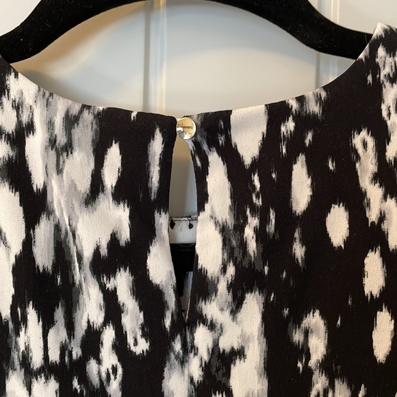 Calvin Klein XS Sleeveless Top - Picture 4 of 4